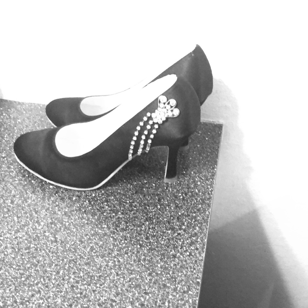 Black heel shoes with silver designs